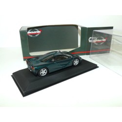 McLAREN F1 ROADCAR Vert MINICHAMPS 1:43