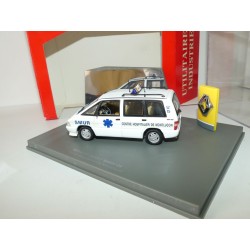 RENAULT ESPACE I SAMU 03 UNIVERSAL HOBBIES 1:43