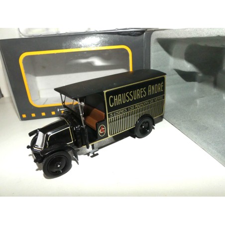 RENAULT 10CV 4 CYLINDRES CHAUSSURES ANDRE IXO 1:43