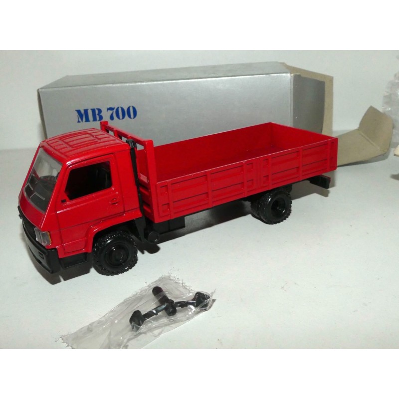 CAMION MERCEDES MB 700 Rouge NZG 1:43