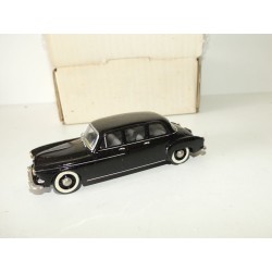 RENAULT FREGATE PRESIDENTIELLE KIT Monté ESDO 1:43 imperfection 