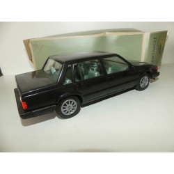 VOLVO 760 GLE Noir en plastique Made In Finland 1:20 Jouet ancien