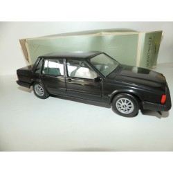 VOLVO 760 GLE Noir en plastique Made In Finland 1:20 Jouet ancien