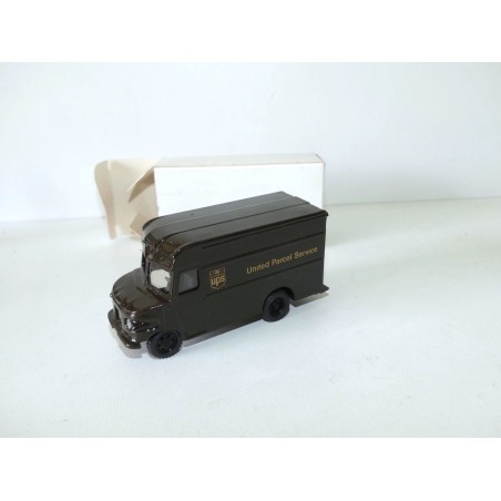 CAMION AMERICAIN UPS VITESSE 1:50 (je pense mais sans certitude)