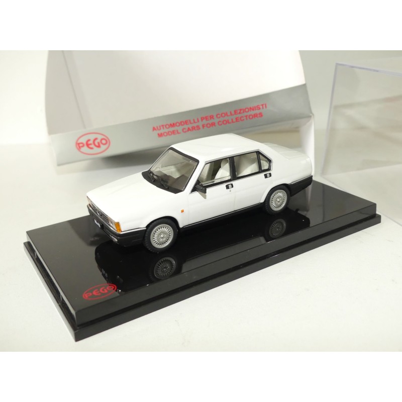 ALFA ROMEO 90 BERLINE 1986 Blanc PEGO 1:43