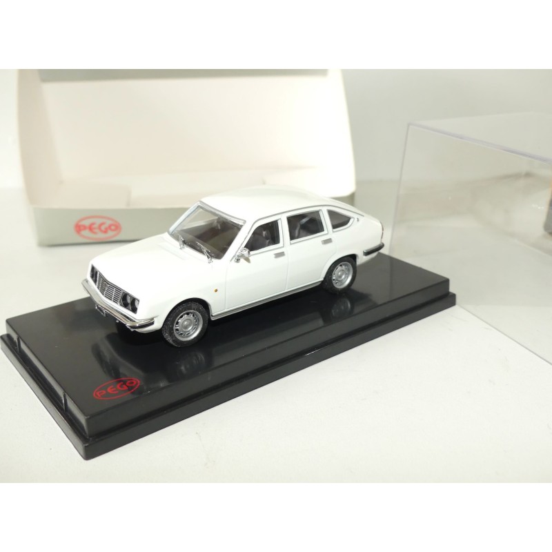 LANCIA BETA 1800 LX Blanc PEGO 1:43