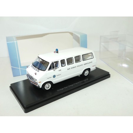 DODGE SAN DIEGO POLICE AMBULANCE NEO 1:43