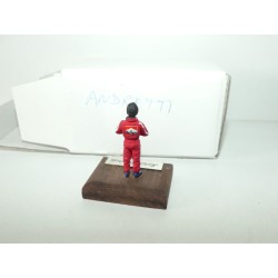 FIGURINE PILOTE F1 M. ANDRETTI SUR FERRARI socle bois 1:43 figurine metal peint