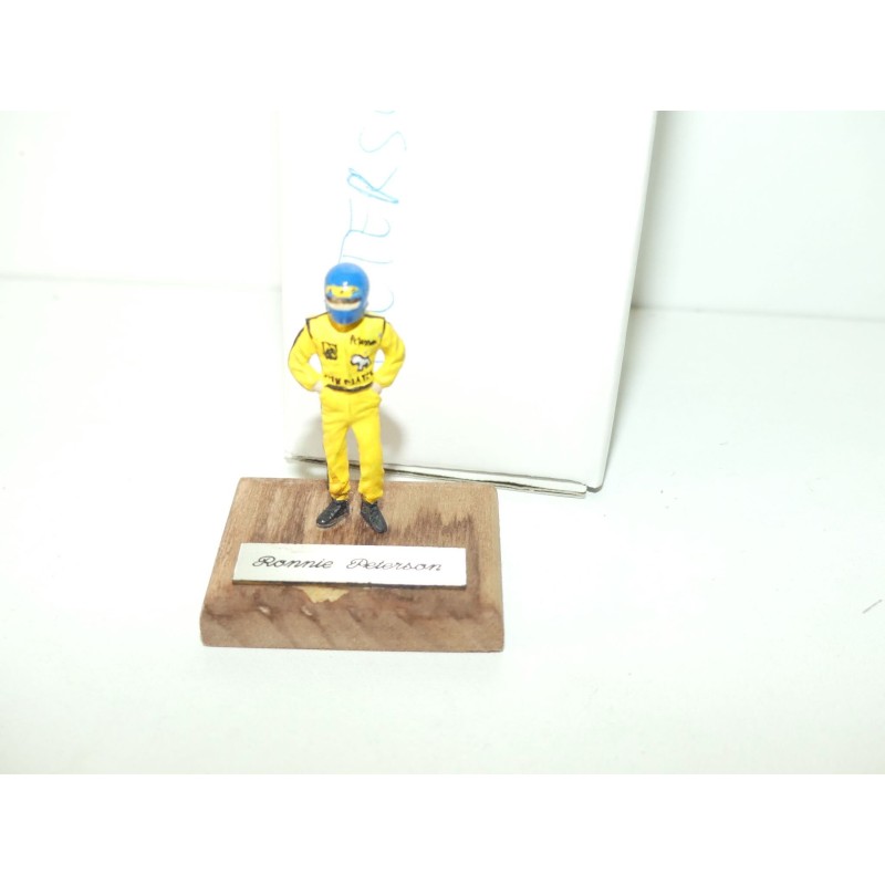 FIGURINE PILOTE F1 R. PETERSON socle bois 1:43 figurine metal peint