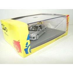 RENAULT CLIO V6 Phase I Gris Présentation Mondial Auto 1998 UNIVERSAL HOBBIES 1:43