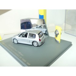 RENAULT CLIO V6 Phase I Gris Présentation Mondial Auto 1998 UNIVERSAL HOBBIES 1:43