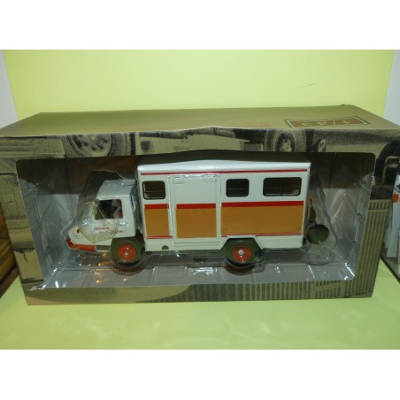 CAMION D'AUTREFOIS N°095 BERLIET STRADAIR 50 1958 Transport de ChevauxALTAYA 1:43