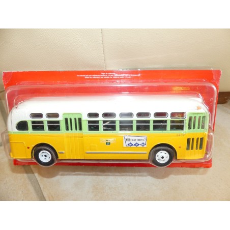 AUTOBUS ET AUTOCARS NÂ°22 GM TDH-3610 ROSA PARKS 1955 HACHETTE 1:43