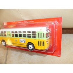 AUTOBUS ET AUTOCARS NÂ°22 GM TDH-3610 ROSA PARKS 1955 HACHETTE 1:43