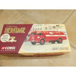 RENAULT FAINEANT CITERNE ESSO CORGI 71204 1:50 imperfection pas rétro