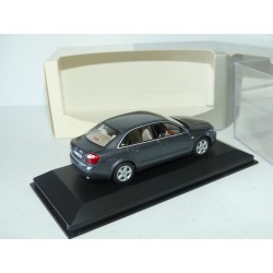 AUDI A4 B6 3.0 Gris Foncé MINICHAMPS 1:43