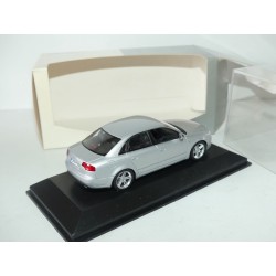 AUDI A4 B7 3.2 QUATTRO S LINE 2004 Gris Clair MINICHAMPS 1:43