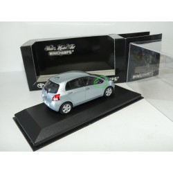 TOYOTA YARIS II Phase 1 5 Portes 2005 Bleu Clair MINICHAMPS 1:43 imperfection