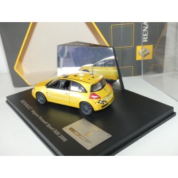 RENAULT MEGANE II SPORT Orange UNIVERSAL HOBBIES 1:43