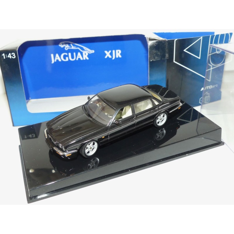 JAGUAR XJR Noir AUTOART 1:43