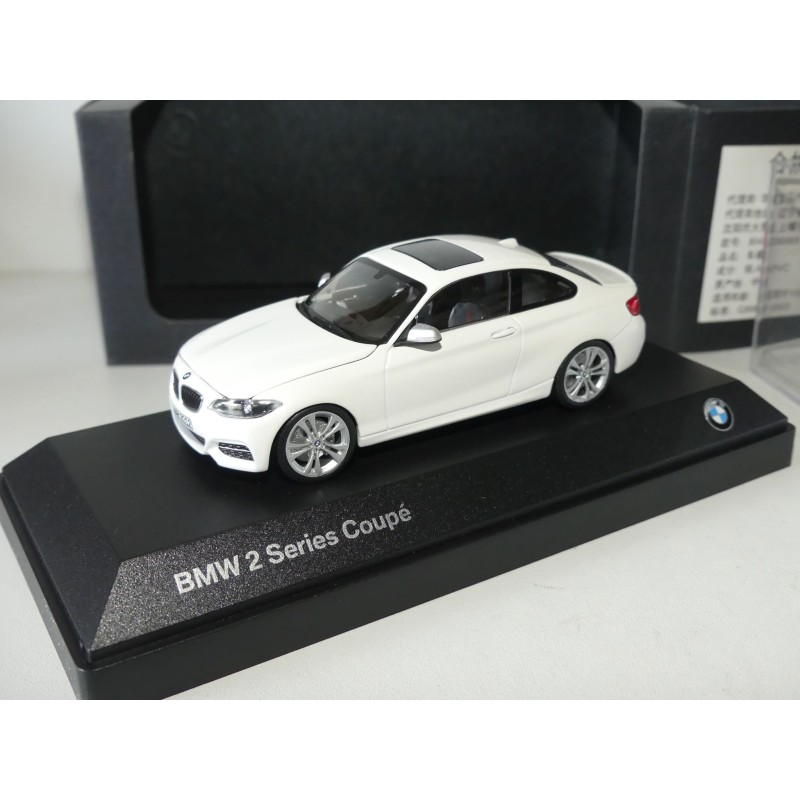 BMW SERIE 2 F22 COUPE Noir MINICHAMPS 1:43
