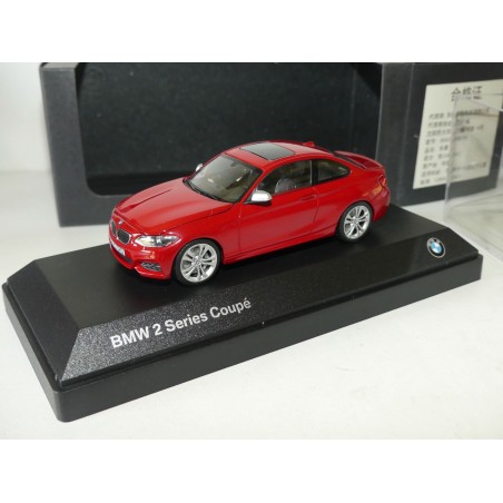 BMW SERIE 2 F22 COUPE Rouge MINICHAMPS 1:43