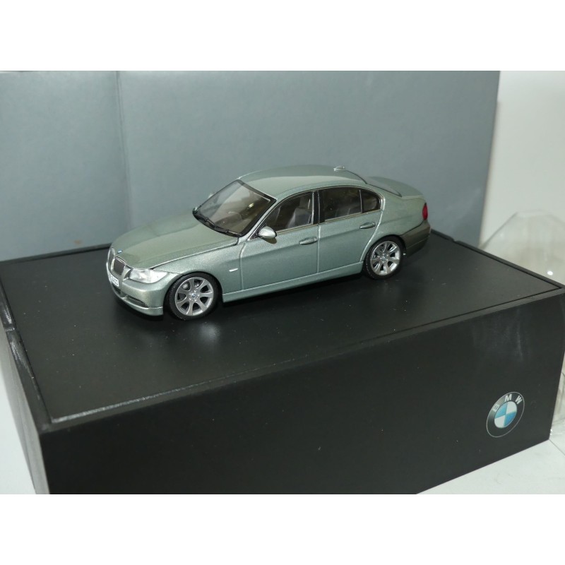 BMW SERIE 3 E90 Vert MINICHAMPS 1:43