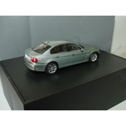 BMW SERIE 3 E90 Vert MINICHAMPS 1:43
