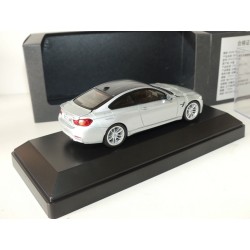 BMW M4 COUPE Gris Avec toit carbone HERPA 1:43