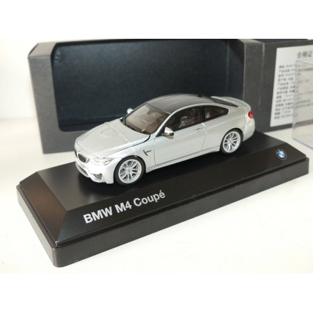 BMW M4 COUPE Gris Avec toit carbone HERPA 1:43