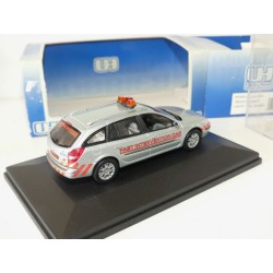RENAULT LAGUNA II MEDICAL CAR Circuit Paul Ricard UNIVERSAL HOBBIES 2177 1:43