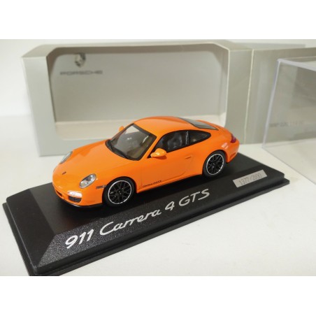 PORSCHE 911 CARRERA 4 GTS 997 Orange MINICHAMPS 1:43