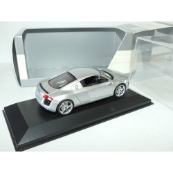 AUDI R8 Gris Clair  Eissilber SCHUCO 1:43