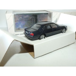 BMW SERIE 7 740 i E38 Bleu HERPA 1:43