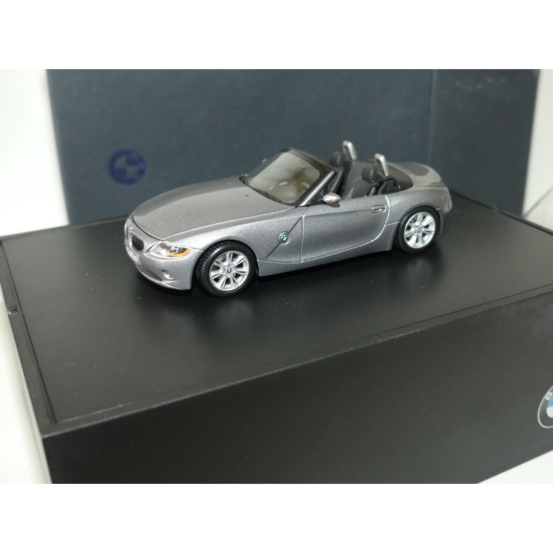 BMW Z4 2002 Gris MINICHAMPS 1:43