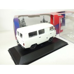 UAZ 452 MINIBUS 1980 Blanc IST MODELS IST021 1:43