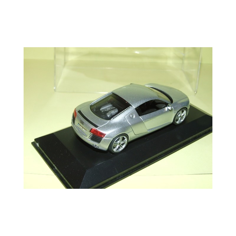 Schuco R8 ミニカー 1/43 シュコー　アウディ　デイトナグレー audi-r8-42-v8-fsi-quattro-gris