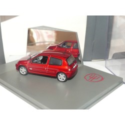 RENAULT CLIO II Phase 2 PRIVILEGE 3 Portes Rouge Bordeaux UNIVERSAL HOBBIES 1:43