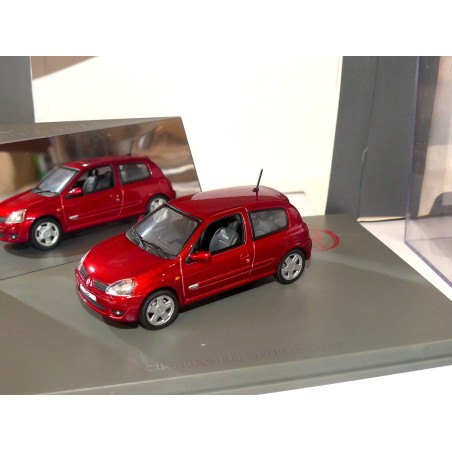 RENAULT CLIO II Phase 2 PRIVILEGE 3 Portes Rouge Bordeaux UNIVERSAL HOBBIES 1:43