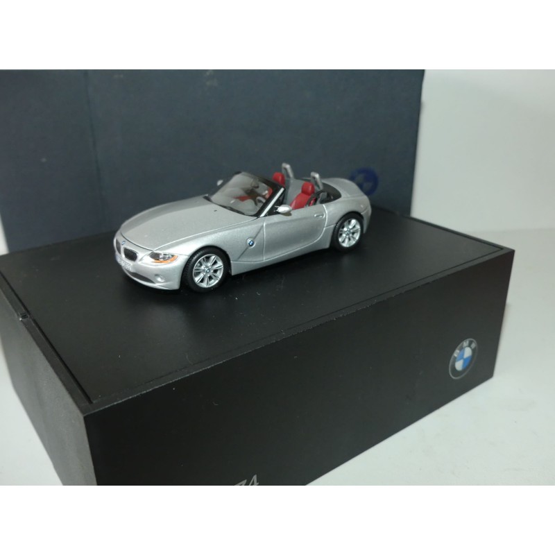BMW Z4 2002 Gris Clair MINICHAMPS 1:43