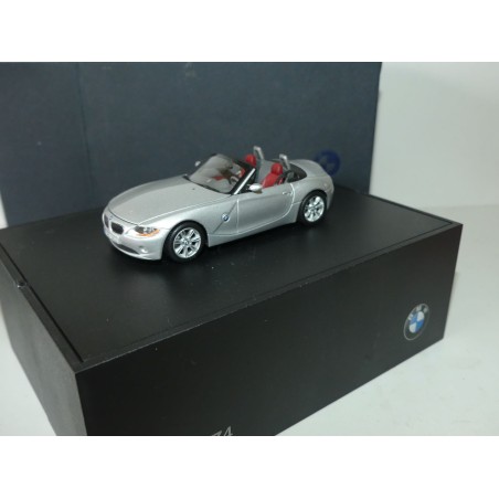 BMW Z4 2002 Gris Clair MINICHAMPS 1:43