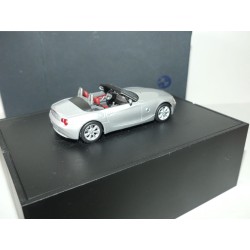 BMW Z4 2002 Gris Clair MINICHAMPS 1:43