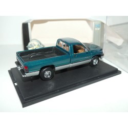 DODGE RAM 2500 Vert UNIVERSAL HOBBIES 1:43