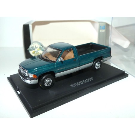 DODGE RAM 2500 Vert UNIVERSAL HOBBIES 1:43