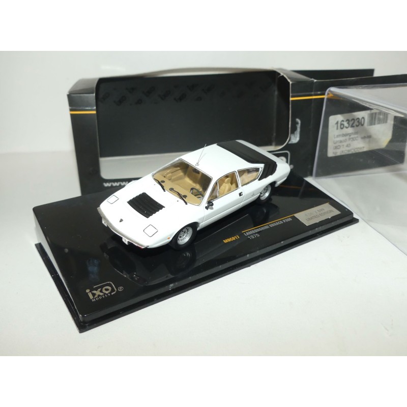 LAMBORGHINI URACO P300 1975 Blanc IXO MOC017 1:43