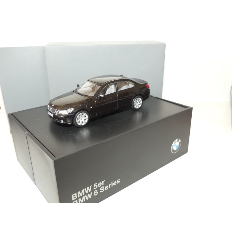 BMW SERIE 5 545 i E60 Noir KYOSHO 1:43