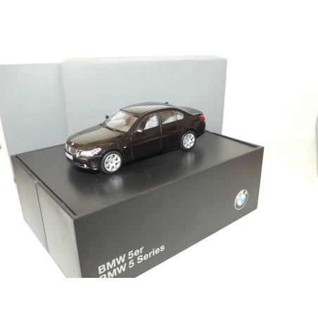 BMW SERIE 5 545 i E60 Noir KYOSHO 1:43