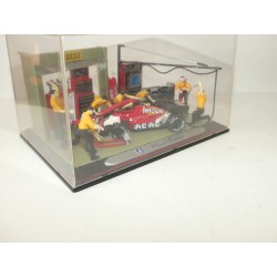 DIORAMA FORMULE 1 CARARAMA 1:43 boite vitrine