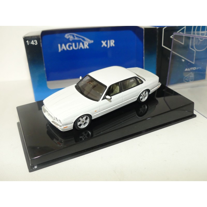 JAGUAR XJR Blanc AUTOART 1:43
