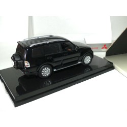 MITSUBISHI PAJERO 4 Noir SUNSTAR 1:43